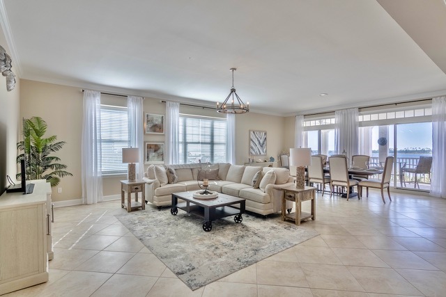 Room & Airbnb Refresh Design from Amanda Willingham Interiors